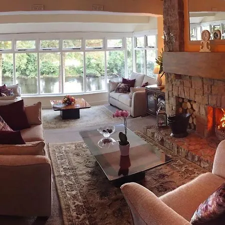 Konukevi View House 3*